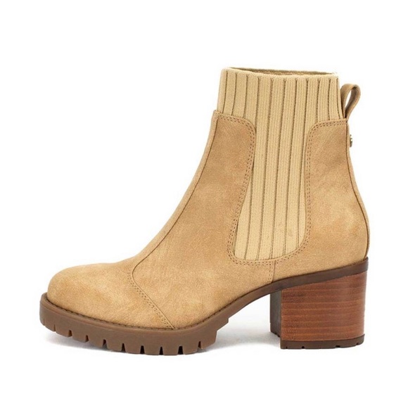 Yellow Box Booties in Sand Size 11 - Picture 6 of 7